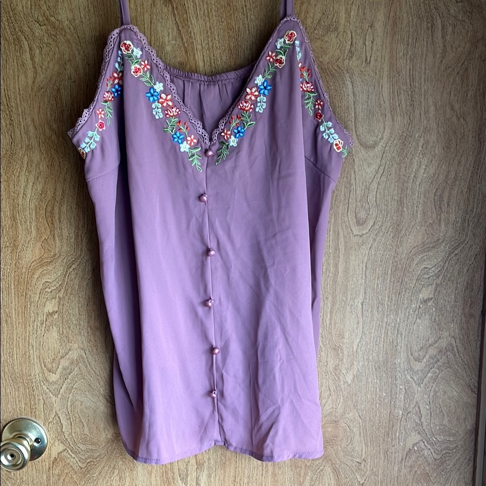Floral Embroidered v-neck spaghetti strap blouse